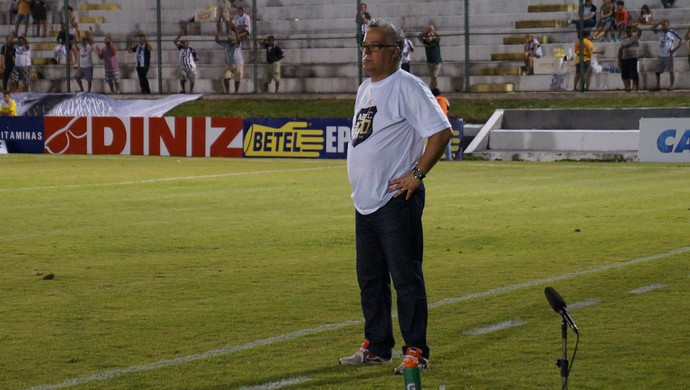 ABC x Oeste, no Estádio Frasqueirão / Josué Teixeira, técnico do ABC (Foto: Augusto Gomes/GloboEsporte.com)