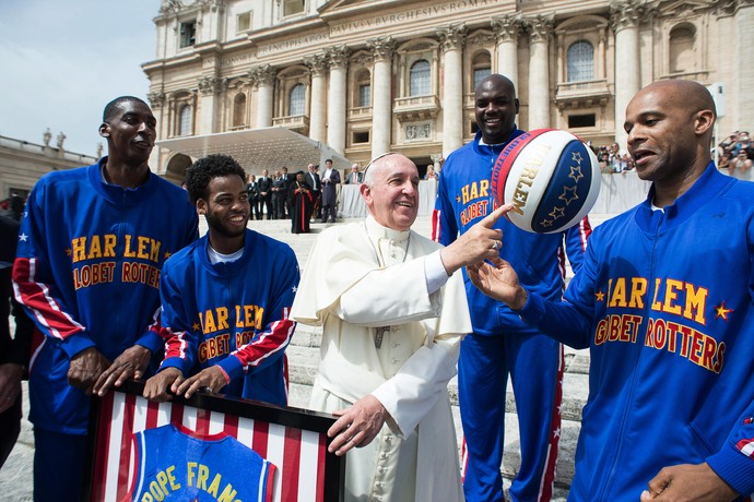 Papa Francisco Harlem Globetrotters Vaticano basquete (Foto: AP)