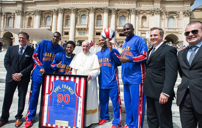 Papa Francisco Harlem Globetrotters Vaticano basquete (Foto: AP)