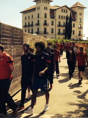 Dante Bayern caminhada manhã Barcelona (Foto: Reprodução de Twitter @bachillerdani)