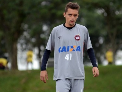 Matheus Ribeiro; lateral-direito; Atlético-PR (Foto: Site oficial do Atlético-PR/Gustavo Oliveira)