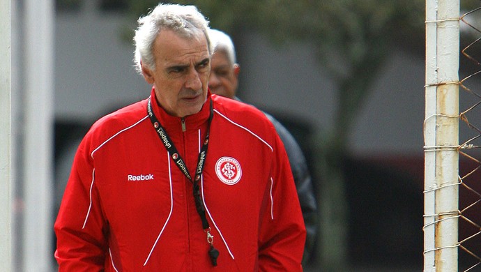 Treinador Jorge Fossati (Foto: Agência Vipcomm)