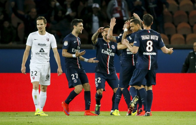 Jogadores do PSG comemoram, PSG x Metz (Foto: Agência Reuters)