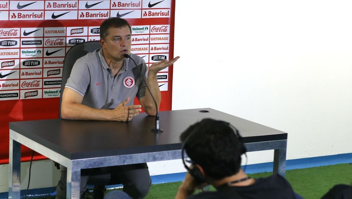 Gre-Nal 405 torcida mista Internacional Diego Aguirre (Foto: Diego Guichard/GloboEsporte.com)