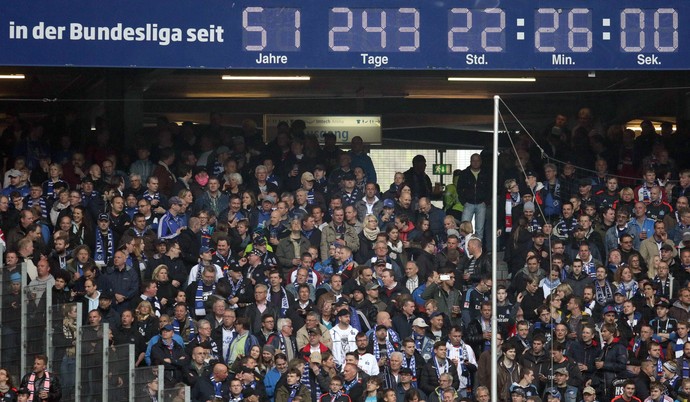 Contador no estádio mostra tempo do Hamburgo na elite da Bundesliga (Foto: EFE/AXEL HEIMKEN)