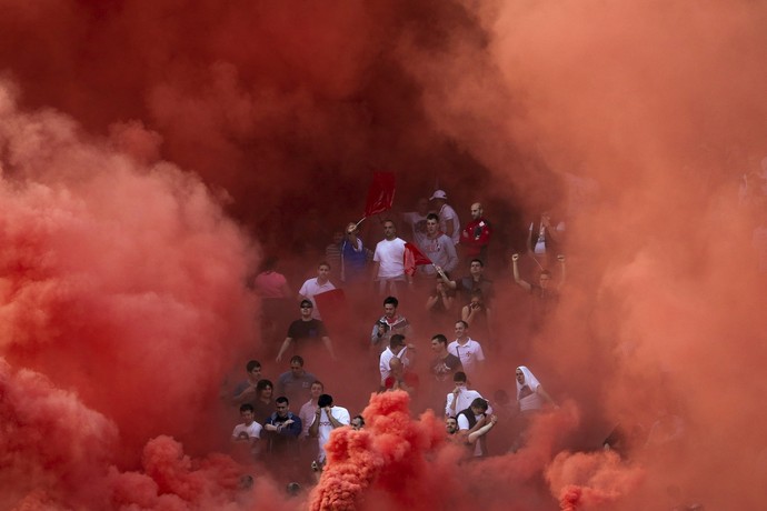 Confusão Estrela Vermelha x Belgrado (Foto: Reuters)