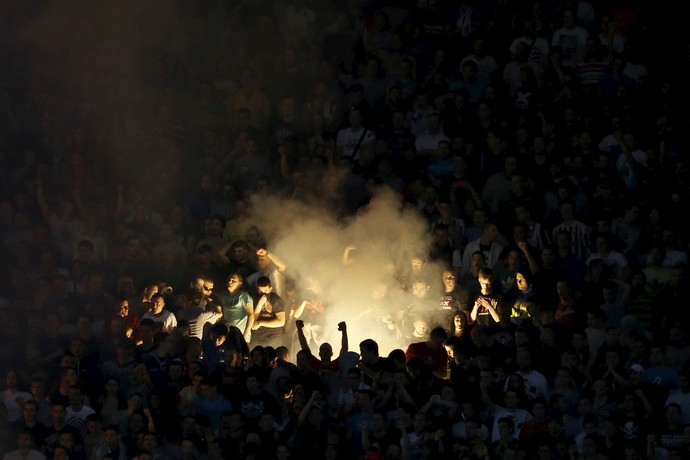 Confusão Estrela Vermelha x Partizan (Foto: Reuters)