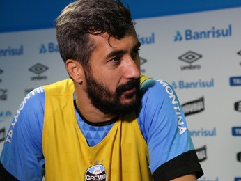 Douglas meia Grêmio (Foto: Tatiana Lopes/GloboEsporte.com)