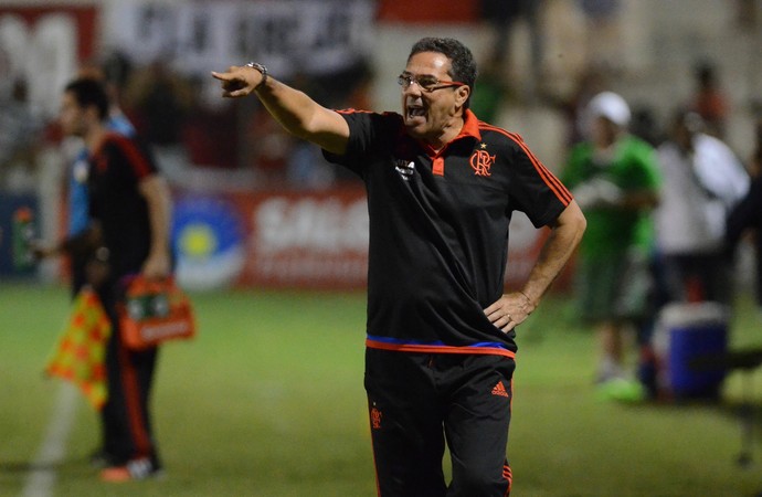 Luxemburgo, Salgueiro x Flamengo (Foto: CHICO PEIXOTO / AGÊNCIA ESTADO)