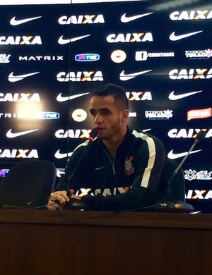 Renato Augusto, em coletiva no Corinthians (Foto: Diego Ribeiro)