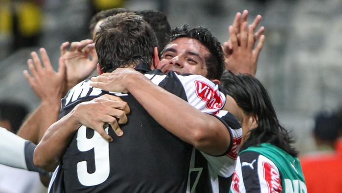 Guilherme e Lucas Pratto (Foto: Bruno Cantini/CAM)