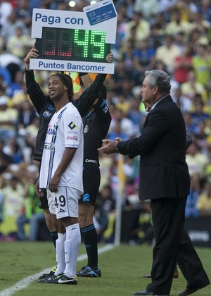 Ronaldinho, Querétaro x América-MEX mexicano (Foto: Agência AP)