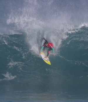 Silvana já está na água para enfrentar a havaiana Alessa Quizon (Foto: Reprodução/WSL)