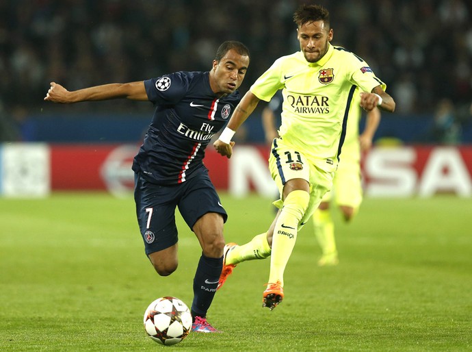 Lucas e Neymar, PSG X Barcelona (Foto: Agência EFE)