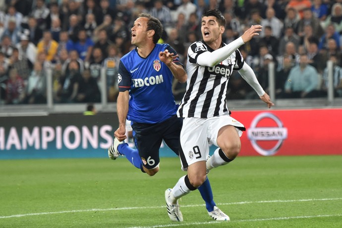 Pênalti RIcardo Carvalho em Morata - Juventus x Monaco  (Foto: AFP)