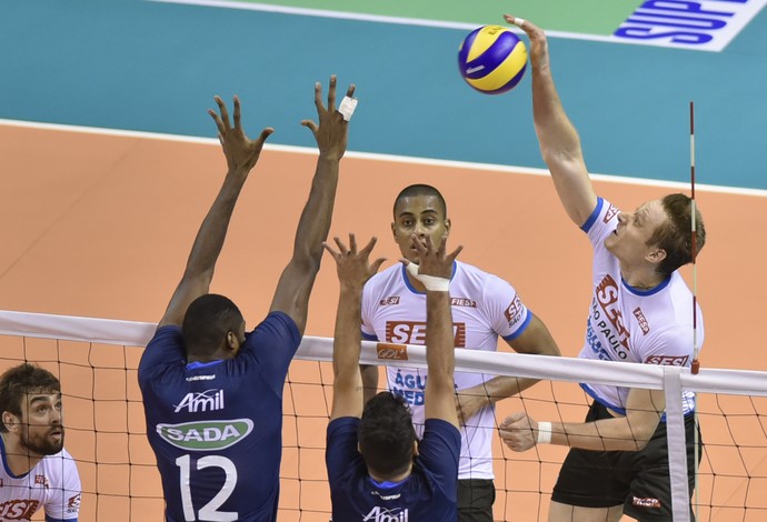 Murilo, Cruzeiro x Sesi, final, vôlei (Foto: Alexandre Araújo / Divulgação CBV)