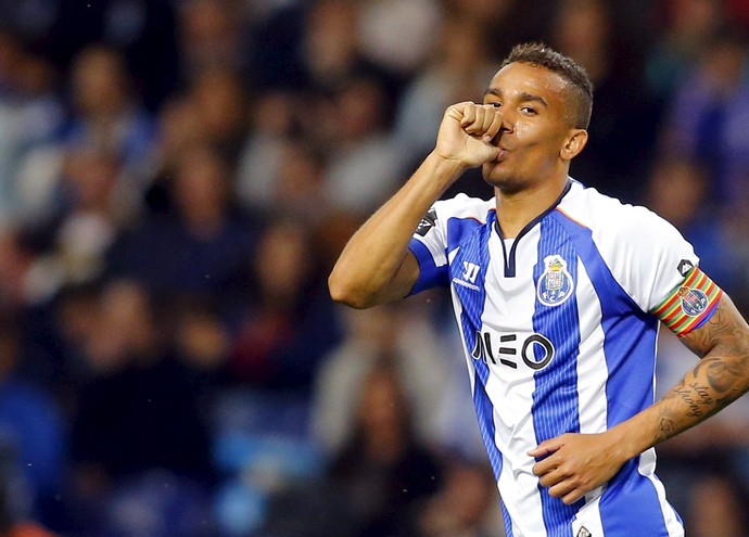 Danilo Porto x Estoril (Foto: Reuters)