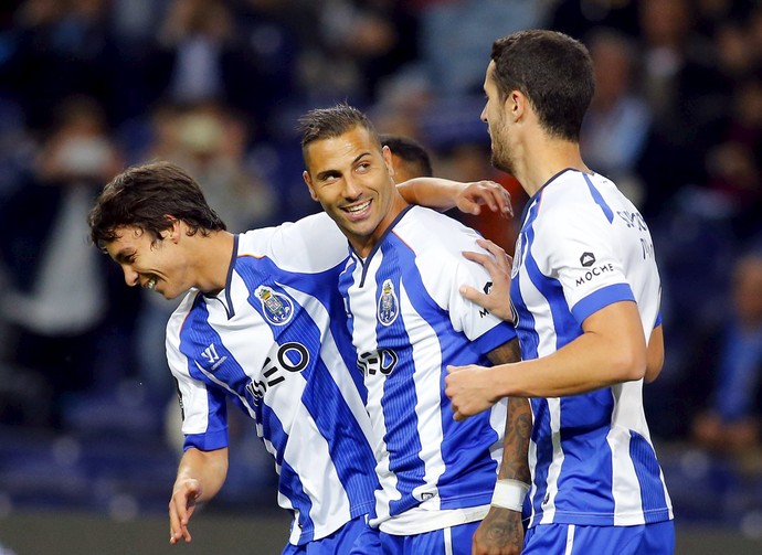 Quaresma Porto x Estoril (Foto: Reuters)