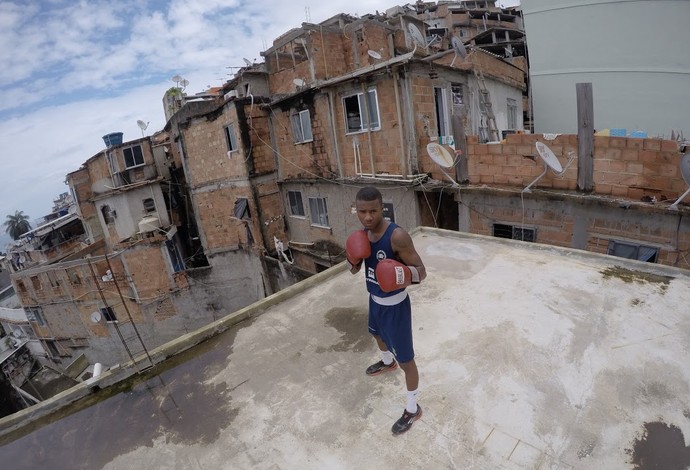 Quando está no Rio, Patrick Lourenço triena no Vidigal (Foto: Pedro Veríssimo)