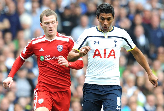 Paulinho, Tottenham X West Bromwich (Foto: Agência AFP )