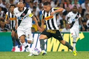 Guinazu e Elvis, Vasco x Botafogo (Foto: Vitor Silva / SSPress)