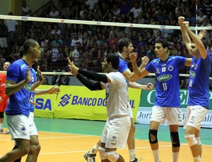 Jovens das categorias de base do Cruzeiro venceram o Bento Vôlei, no Rio Grande do Sul (Foto: Andreia Santos)