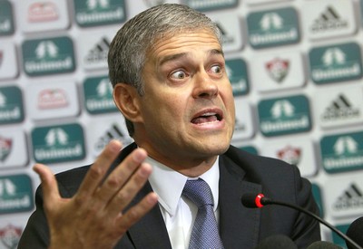  Peter Siemsen coletiva Fluminense (Foto: Carlos Moraes / Agência Estado)