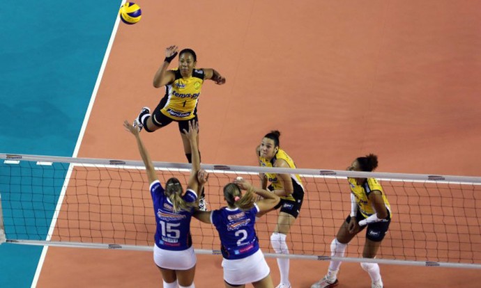 Minas Praia Clube Superliga Feminina 2015 (Foto: Orlando Bento/Minas)