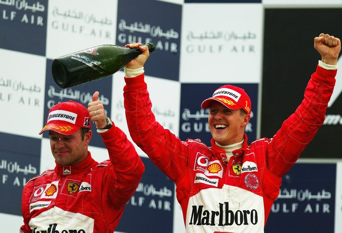 Michael Schumacher foi o primeiro vencedor do GP do Bahrein, em 2004, com Rubinho em segundo (Foto: Getty Images)