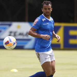 Charles, volante do Cruzeiro (Foto: Washington Alves/Light Press)