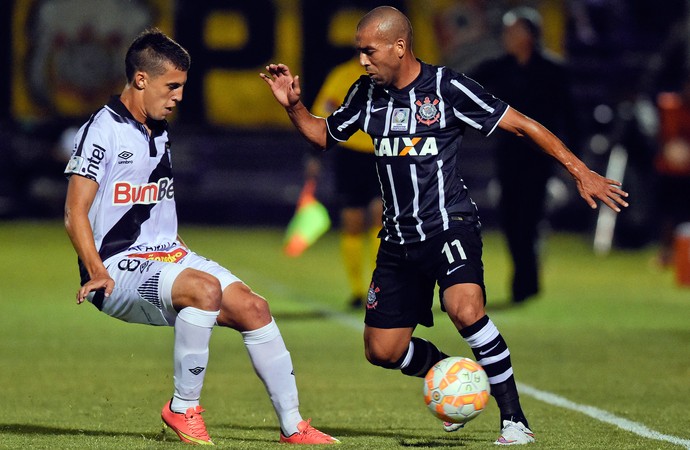 Milessi e Emerson Sheik, Corinthians x Danubio (Foto: AP)