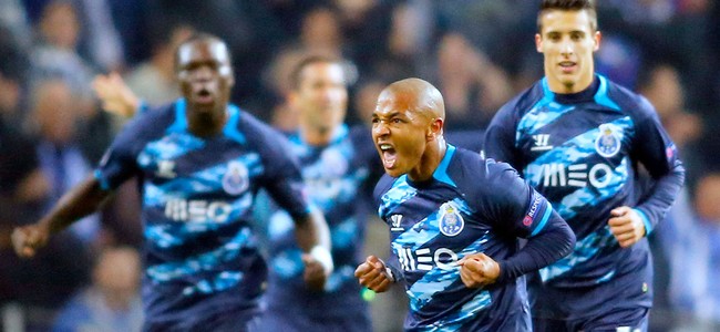 Yacine Brahimi comemora gol do Porto contra o Basel (Foto: Agência Reutes)