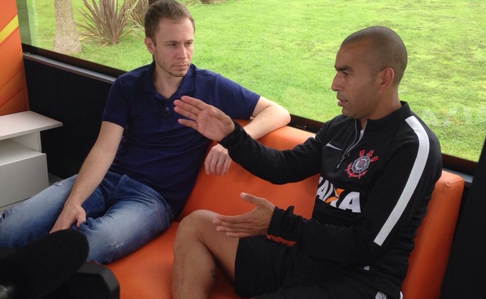 Tiago Leifert e Emerson Sheik (Foto: Karina Falzoni / TV Globo)