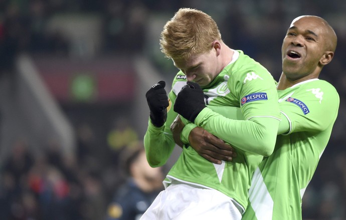 Naldo e De Bruyne Wolfsburg x Inter (Foto: Reuters)