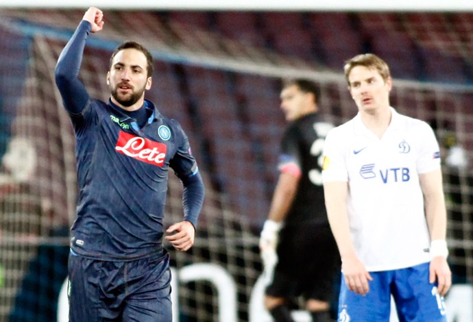 Napoli x Dnipro - Higuaín comemora gol (Foto: AFP)