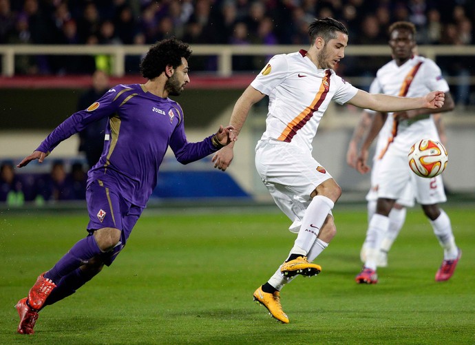 Mohamed Salah e Kostas Manolas, Fiorentina x Roma (Foto: Reuters)