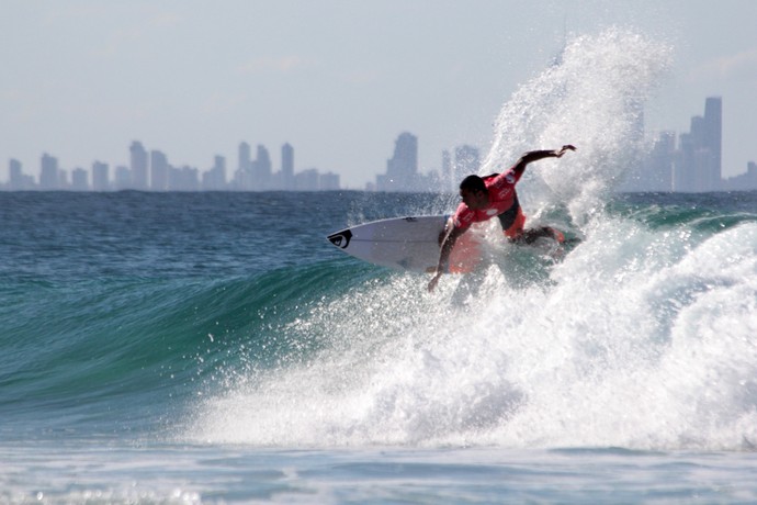 Wiggolly Dantas em ação no round 5 da etapa de Gold Coast, Mundial de Surfe (Foto: Luciana Pinciara / Motion Photos)