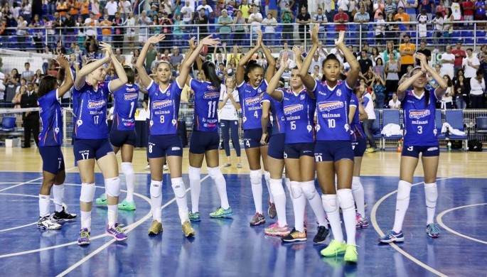 Minas estreou novo uniforme na partida contra o Rio do Sul (Foto: Orlando Bento / Minas Tênis)