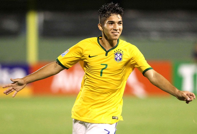 Andrey Ramos comemora gol do Brasil contra a Colômbia - sub 17 (Foto: Agência EFE)