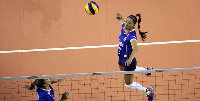 Jaqueline, do MInas, contra o Maranhão, pela Superliga (Foto: Orlando Bento/Minas TC)