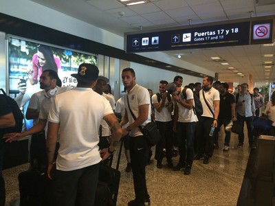 Renato Augusto, no embarque do Corinthians (Foto: Diego Ribeiro)