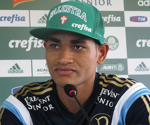 Jackson na coletiva do Palmeiras (Foto: Rodrigo Faber)