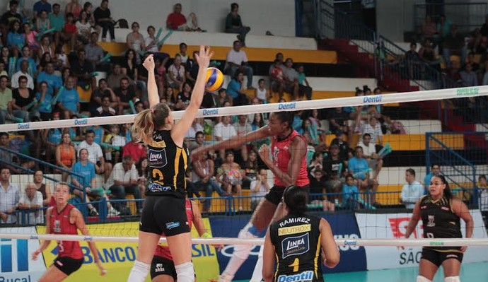 Praia Clube Sesi Superliga Feminina 2015 (Foto: Praia Clube/Divulgação)