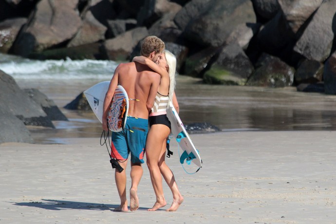 Jessé Mendes e Tatiana Weston-Webb aos beijos em D'Bah (Foto: Luciana Pinciara)