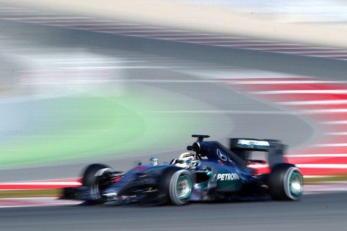 Hamilton testes em barcelona (Foto: Mark Thompson / Getty Images)