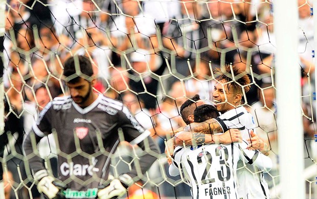 paolo guerrero Guerrero Corinthians x Mogi Mirim (Foto: Marcos Ribolli)