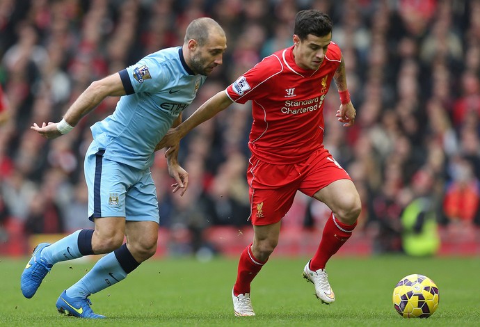 Philippe Coutinho e Zabaleta, Liverpool x Manchester City (Foto: Reuters)