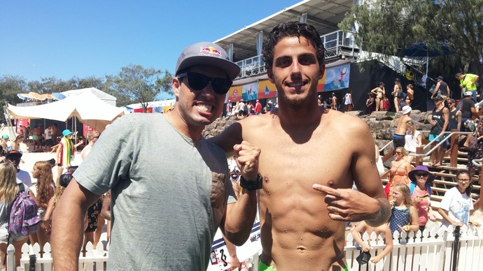 Adriano de Souza, o Mineirinho, superou no fim a manobra de Filipinho - Gold Coast - Mundial de Surfe (Foto: Felipe Siqueira)