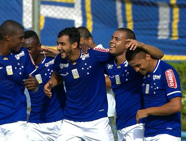 Cruzeiro comemora gol contra o Tupi-MG (Foto: Reprodução/Premiere FC)