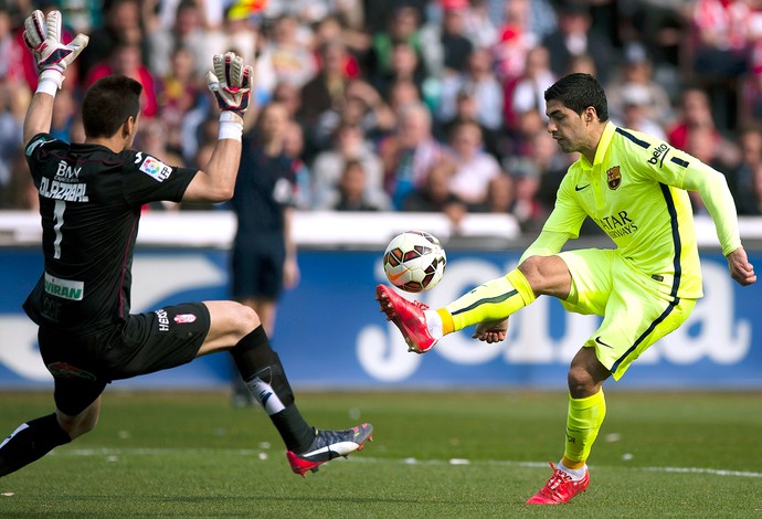 Luis Suarez Granada x Barcelona (Foto: AP)